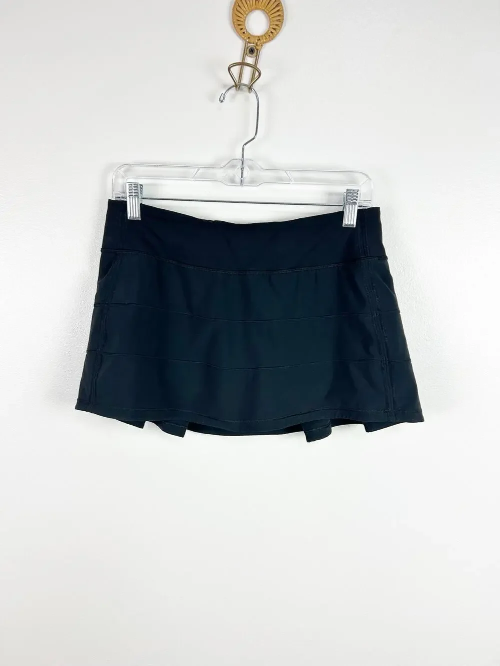 Lululemon Black Pace Rival Mid-Rise Skirt Size 6
